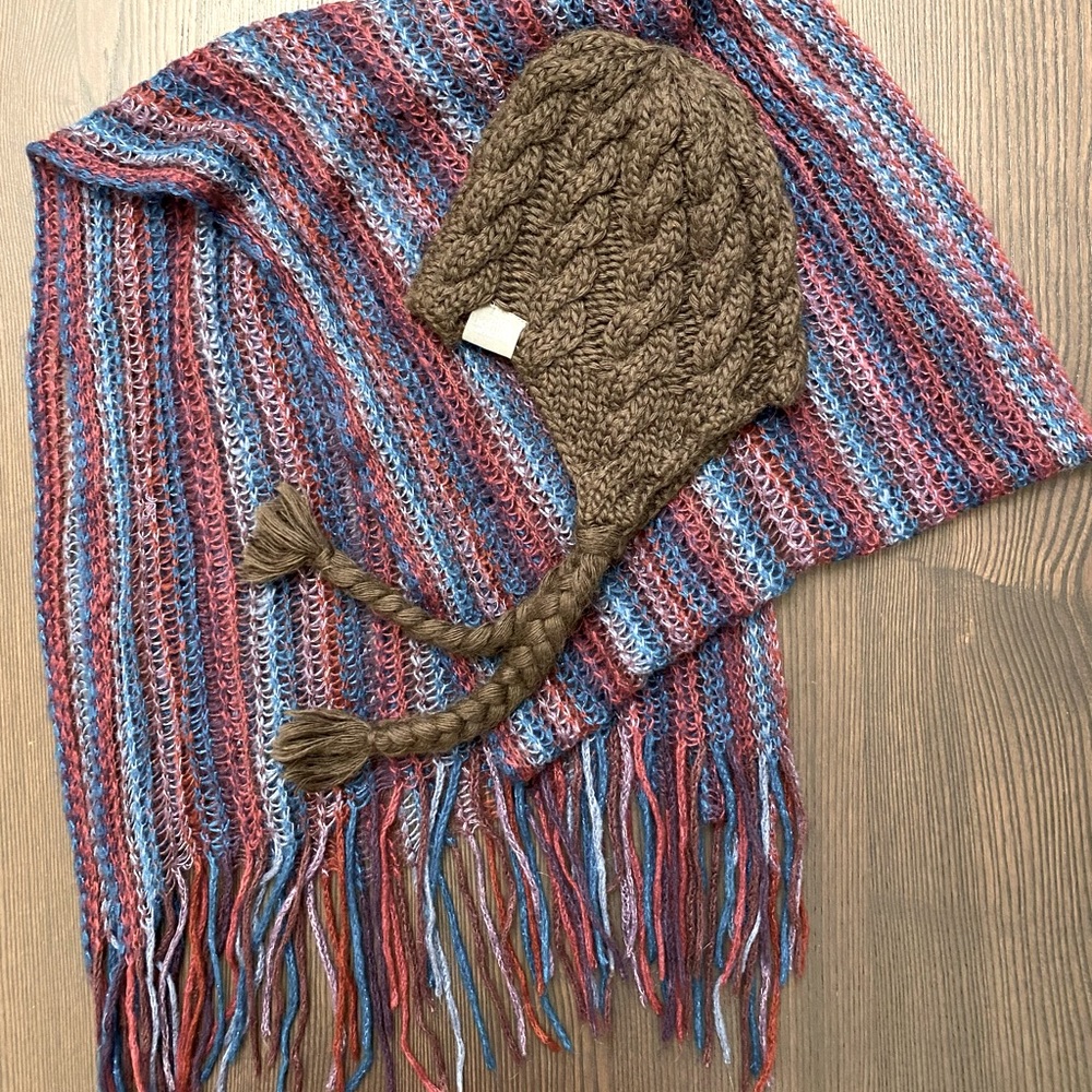 The North Face hat & scarf combo